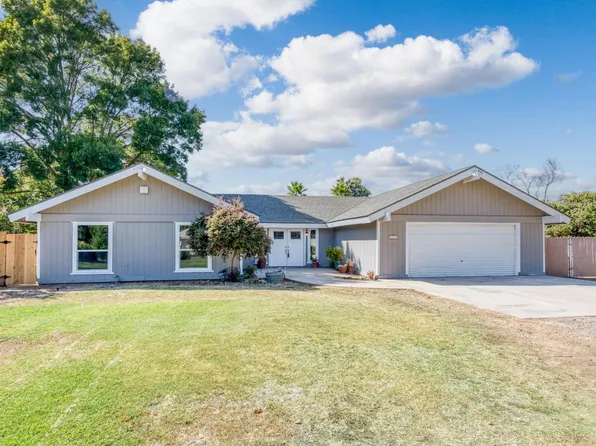 12188 Trieste Dr, Madera, CA 93636