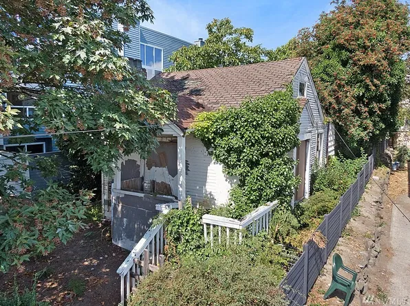758B N 72nd St, Seattle, WA 98103