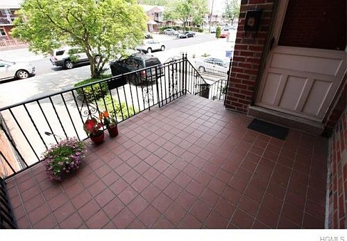 3rd image of 739 Hollywood Ave