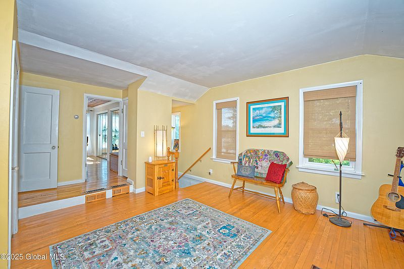 5th image of 160 Lake Road