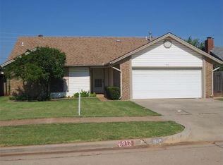 913 Leafhurst Rd, Moore, OK 73160
