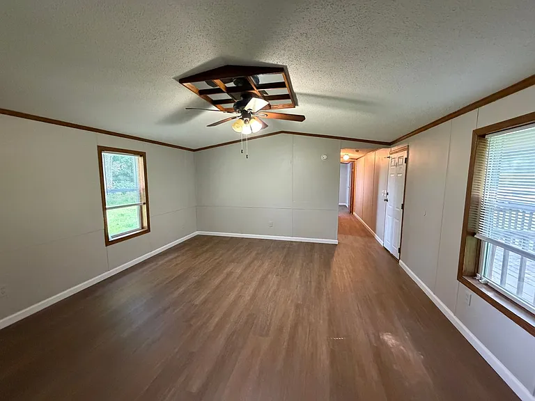 30 Eastland Dr — Photo 2