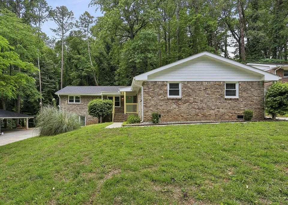 2889 White Oak Dr