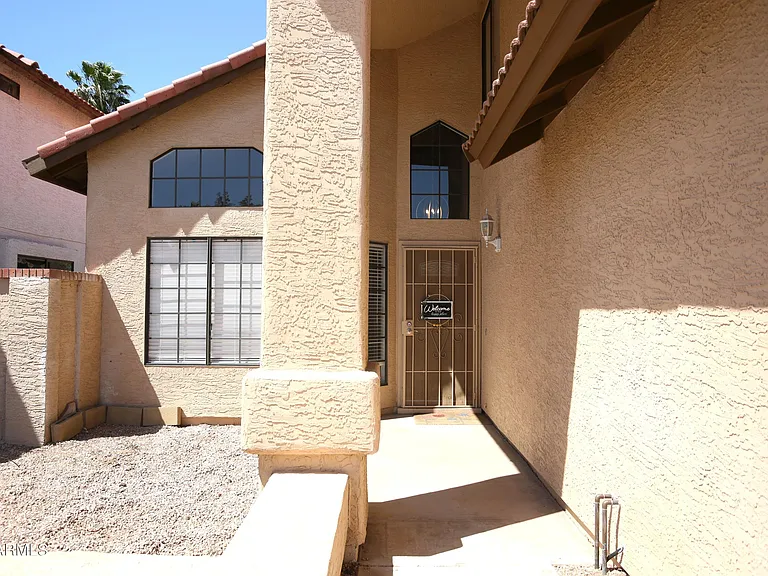 924 E Manor Dr — Photo 4