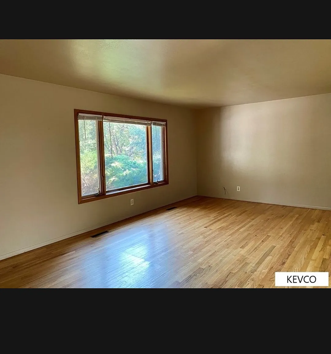 4 bed, $2,700 — Photo 2