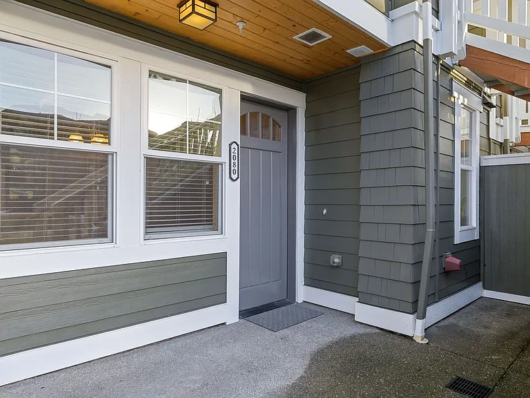Calabria Apartments — Photo 29