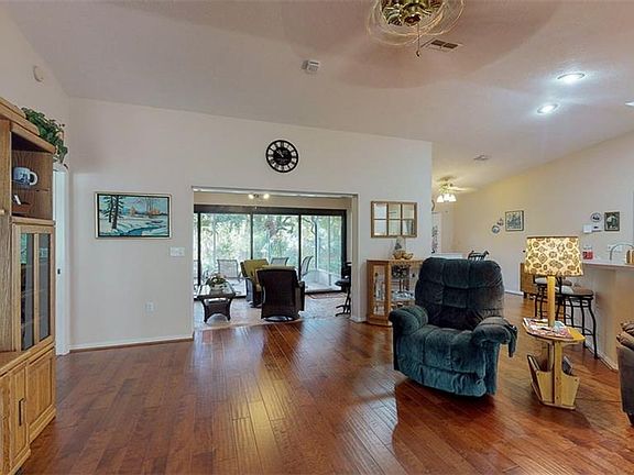 5th image of 3051 N Chandler Dr