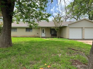 238 Sleepy Hollow Dr, Lake Jackson, TX 77566
