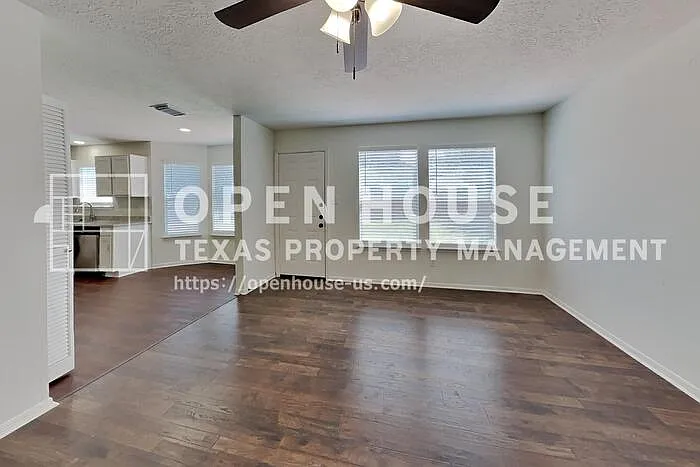 4 bed, 2.5 bath, 2029 sqft, $2,150 — Photo 4