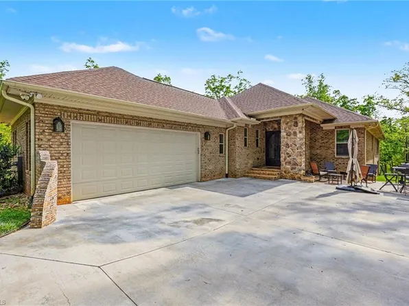 1629 Healing Springs Dr, Denton, NC 27239