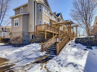 12 River Bend Pl, Chaska, MN 55318