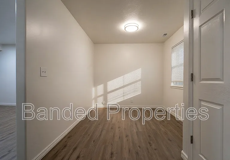 325 E Mill St S #3 — Photo 13