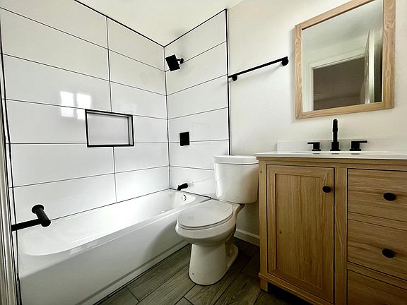 3rd image of 2614 N Balboa Ave