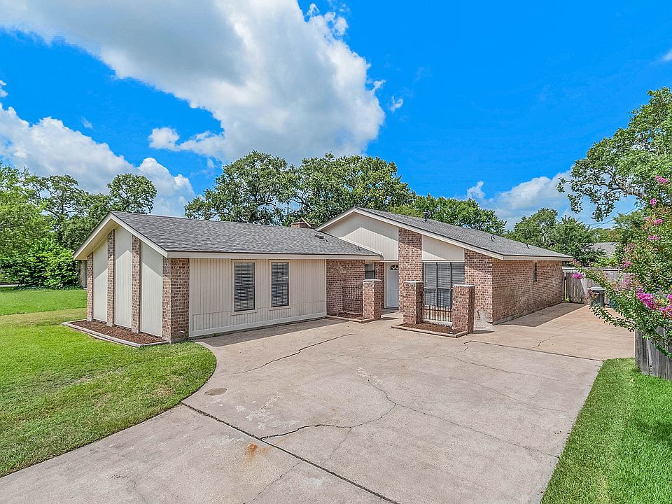 1st image of 2910 Jennifer Dr