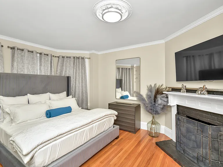 10 Pierce Ave #1 — Photo 8