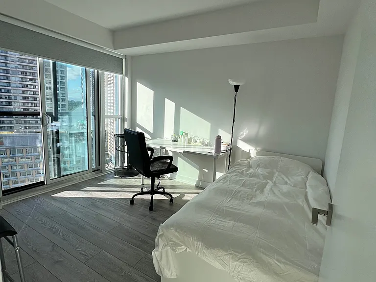 159 Wellesley St E #1602 — Photo 39