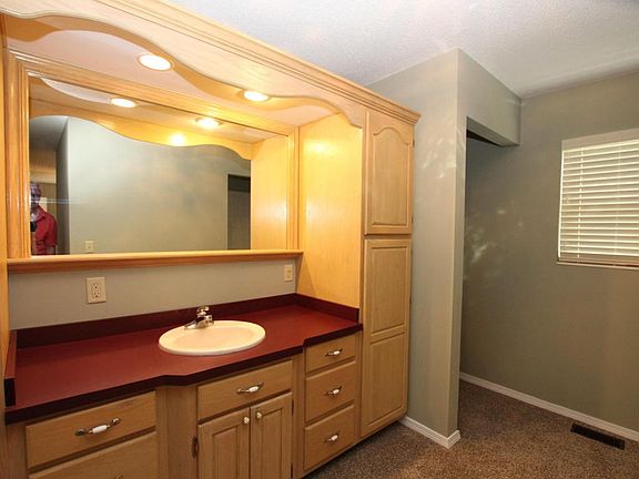 1745 Warren 102
