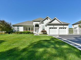 48 Wildflower Dr, Ridge, NY 11961