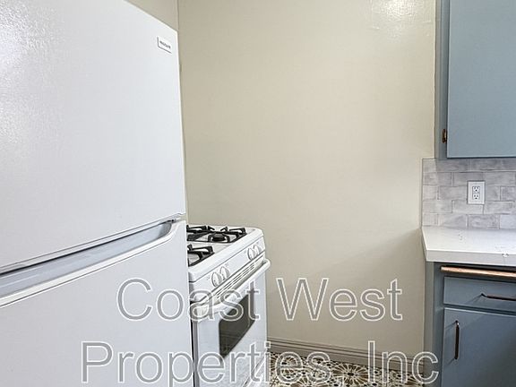 4th image of 1041 Loring St