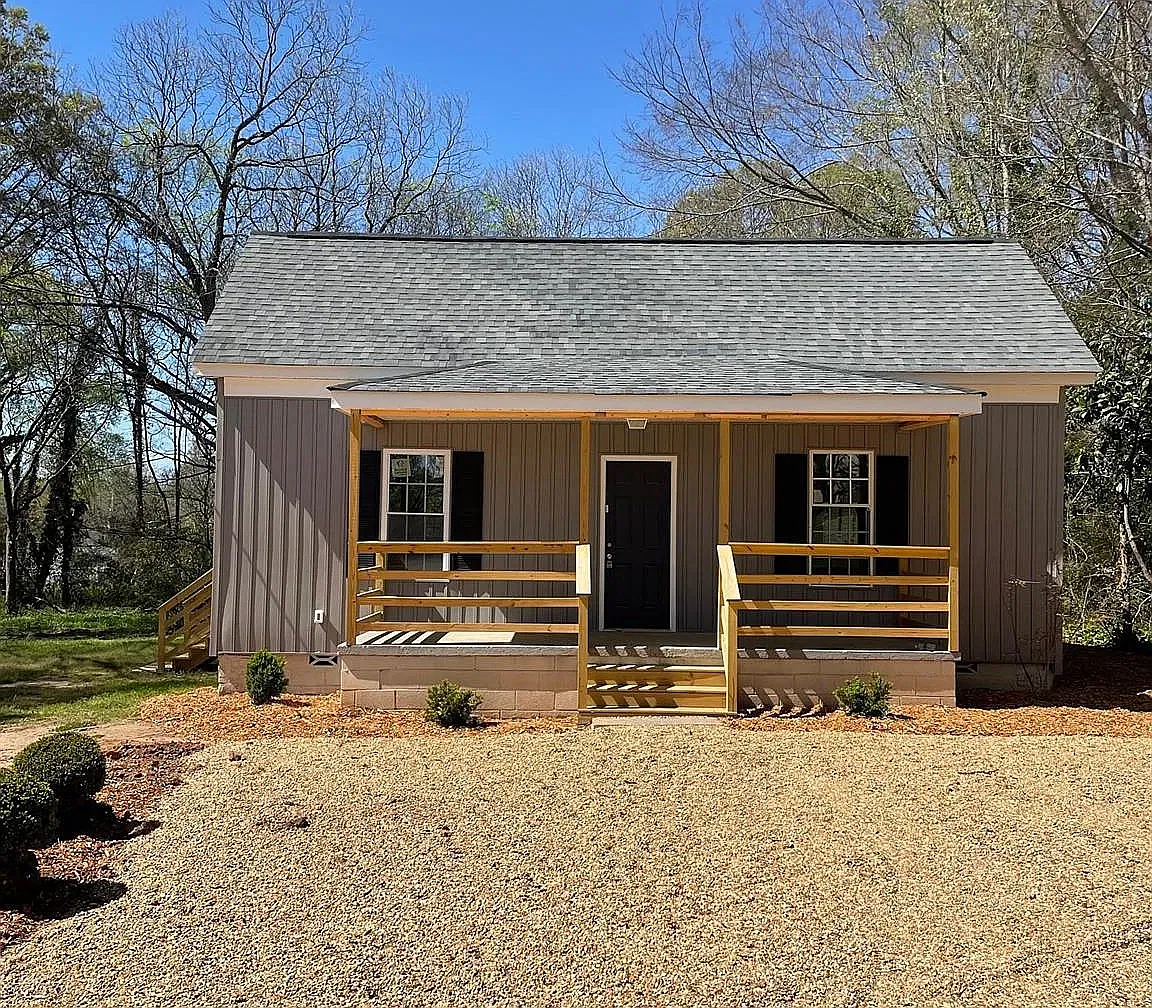 3 bed, 1078 sqft, $1,900 — Photo 1