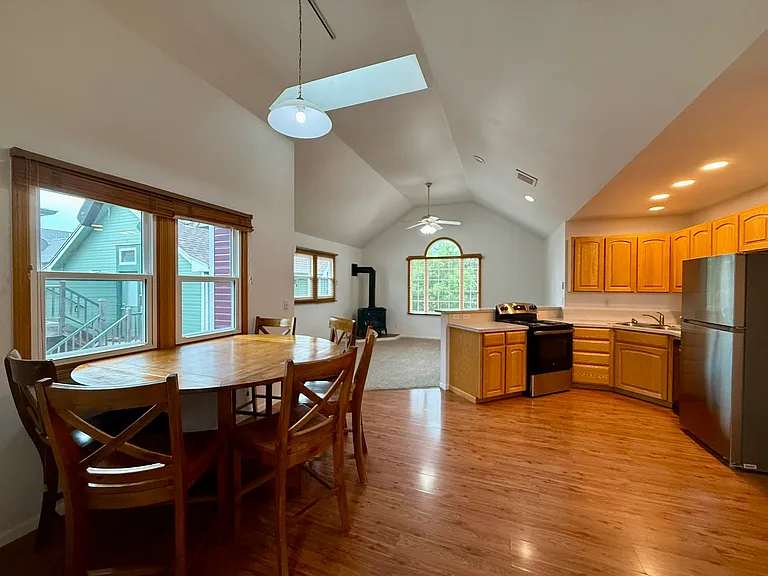 415 Mason Ct #2B — Photo 2