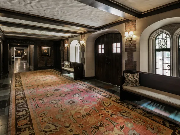 333 East 43rd Street image 11 of 21