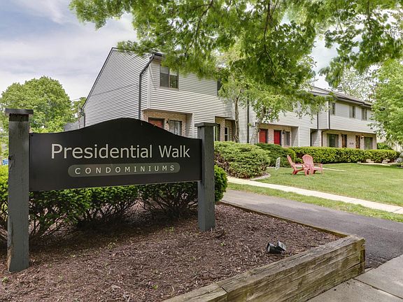 3rd image of 1110 E Jefferson St APT 18
