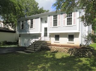 2310 Portsmouth Ct, Aurora, IL 60504