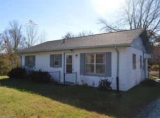 129 Barbara Ave, Mount Airy, NC 27030