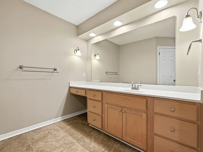1651 Northridge Rd — Photo 31