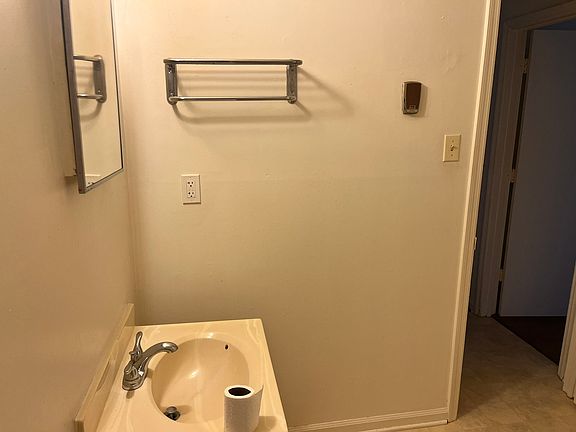 3rd image of 2221 Vine St #4