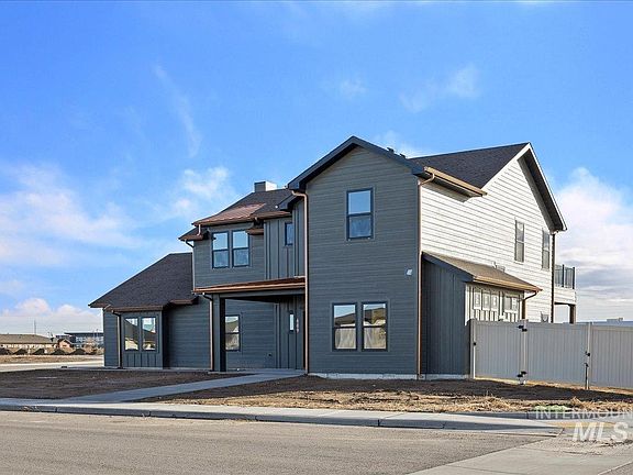 3rd image of 689 Canyon Crest Dr W