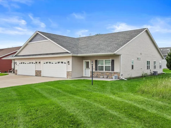 747 Prairie GARDENS, Kewaskum, WI 53040