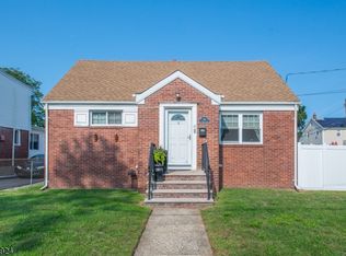 14 E Forest Pl, Rochelle Park, NJ 07662
