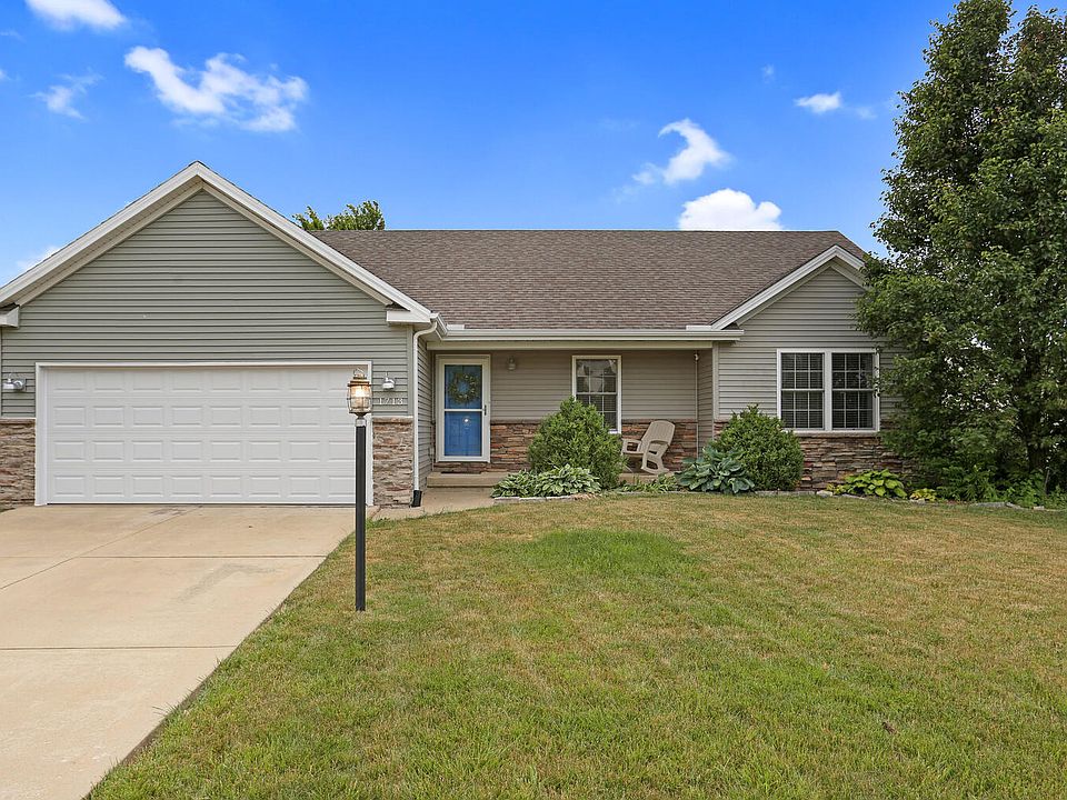 1713 Hunters Ridge Ct, Mahomet, IL 61853 | Zillow