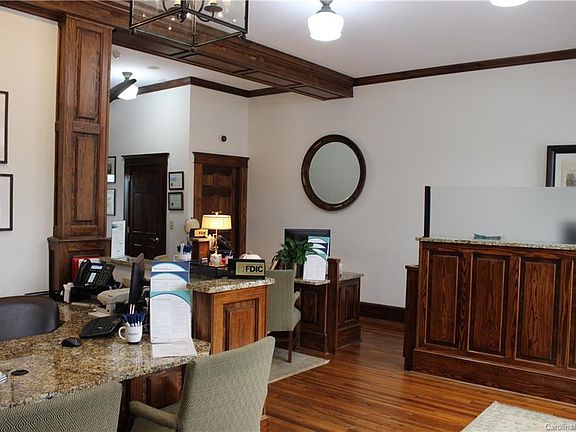 4th image of 218 N Main St