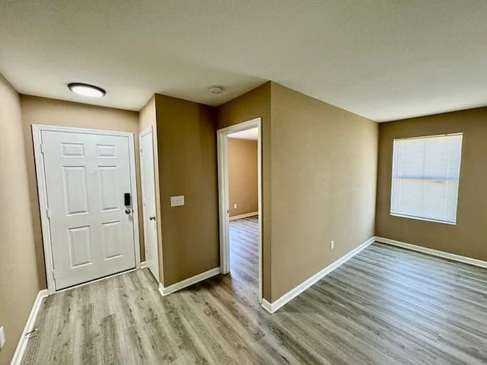 226 Valleyside Dr NE — Photo 2