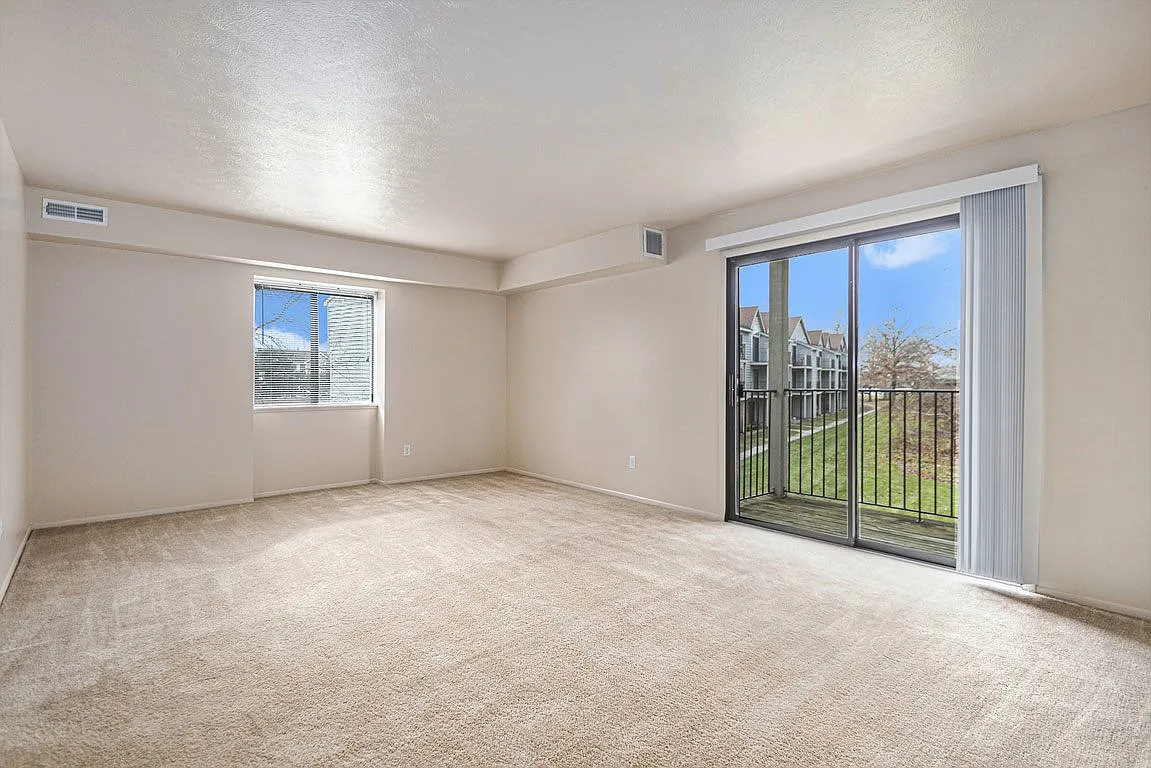 Pine Knoll Apartments — Photo 4