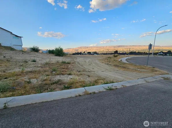 974 Spring Mountain Drive, Wenatchee, WA 98801