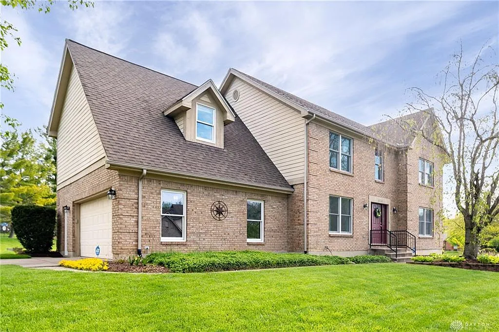 4 bed, 2.5 bath, 2530 sqft, $2,995 — Photo 1