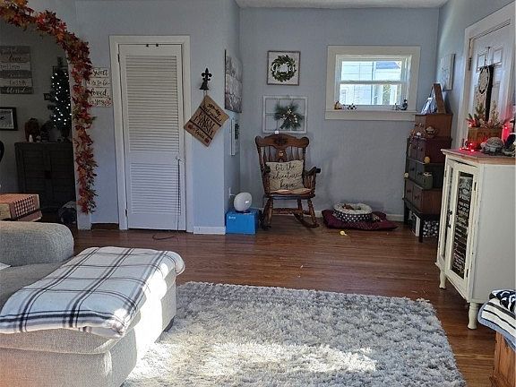 5th image of 382 Columbus St