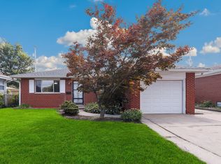 9409 5th St, Highland, IN 46322