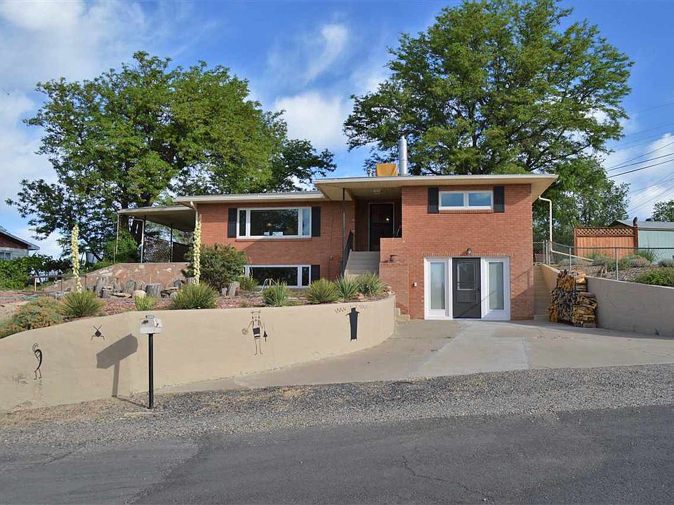 1st image of 610 Lakeshore Dr