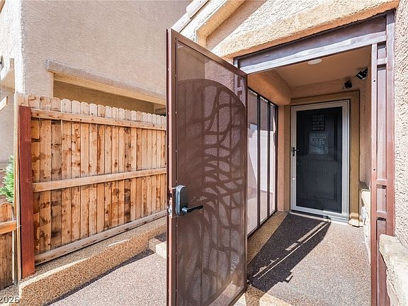 3rd image of 5121 Charlie Ct