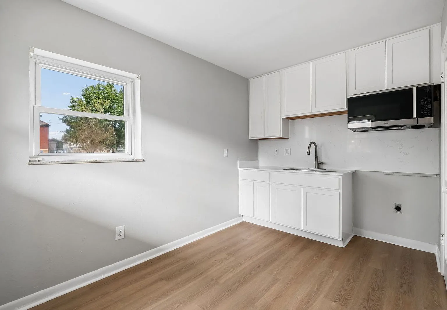 2 bed, 1.0 bath, $1,200 — Photo 3