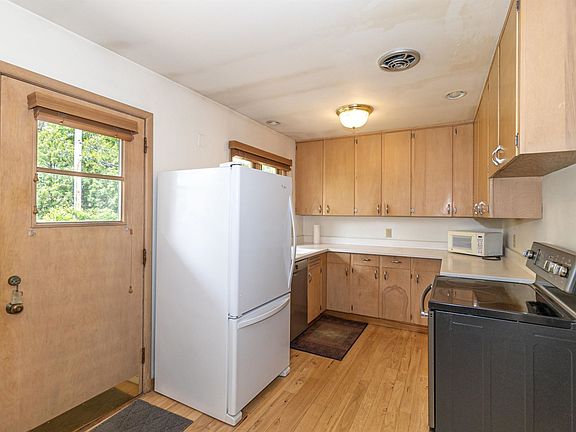 4th image of 1633 Doemel St