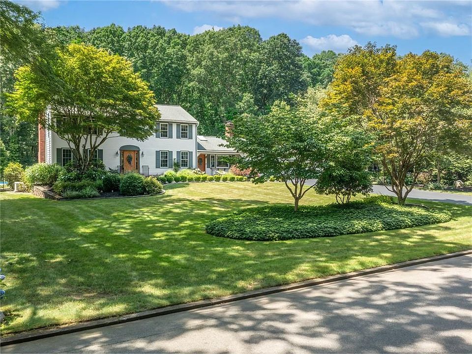 1st image of 34 Gilbert Stuart Dr