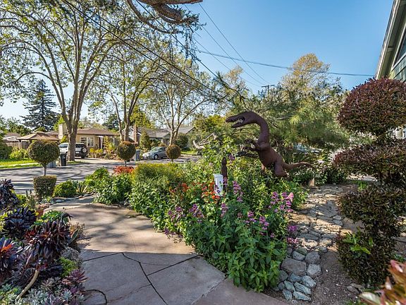 3rd image of 683 Dorothy Ave