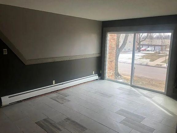 4th image of 428 Holly Ln #16