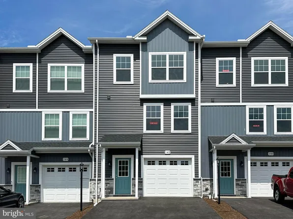 142 Highpoint Park Dr, Bellefonte, PA 16823